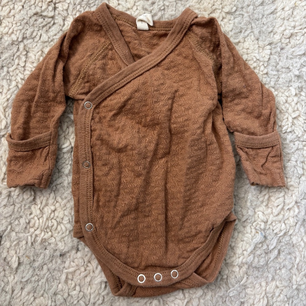 QUINCY MAE Organic Pointelle Knit Baby Onesie Bodysuit Size NB Newborn
